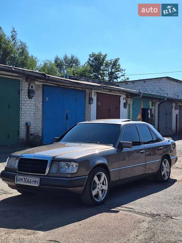 Седан Mercedes-Benz E-Class 1989 в Житомире