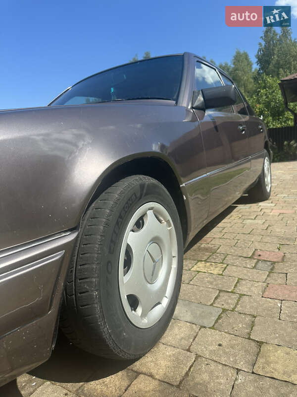 Седан Mercedes-Benz E-Class 1994 в Долині фото 10 Седан Mercedes-Benz E-Class 1994 в Долині