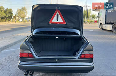 Седан Mercedes-Benz E-Class 1993 в 