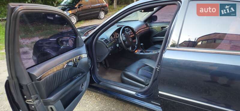 Седан Mercedes-Benz E-Class 2003 в Черновцах