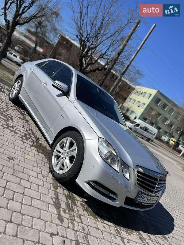 Седан Mercedes-Benz E-Class 2011 в Львове
