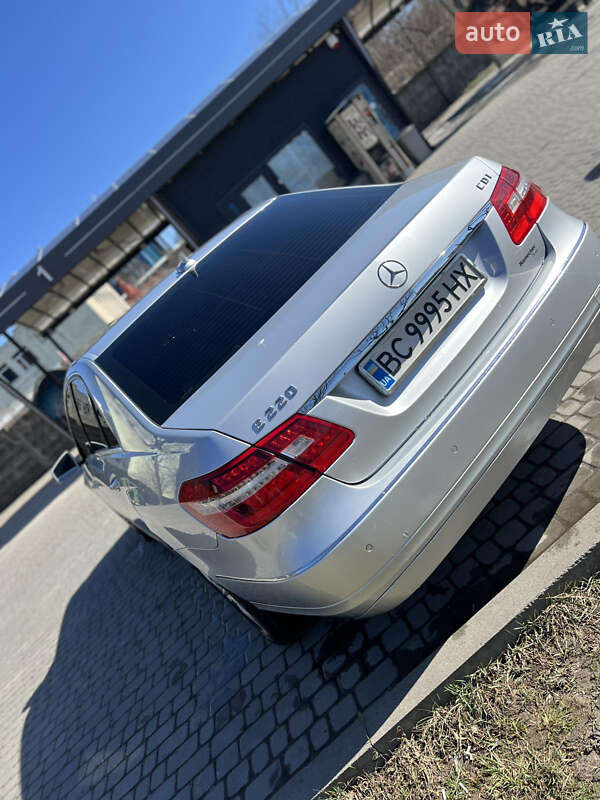 Седан Mercedes-Benz E-Class 2011 в Львове