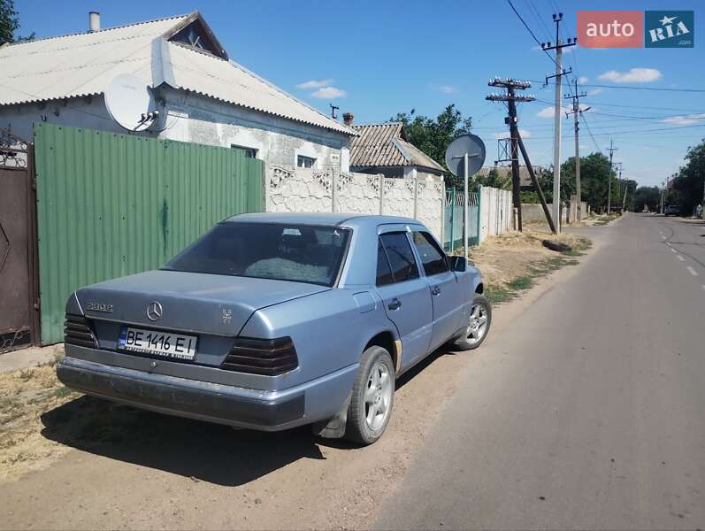 Седан Mercedes-Benz E-Class 1992 в Веселинове