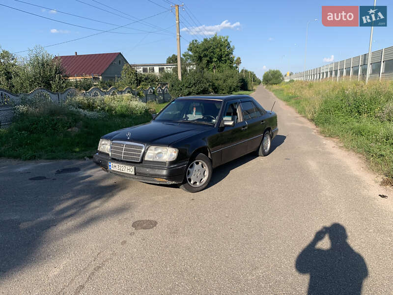 Седан Mercedes-Benz E-Class 1995 в 