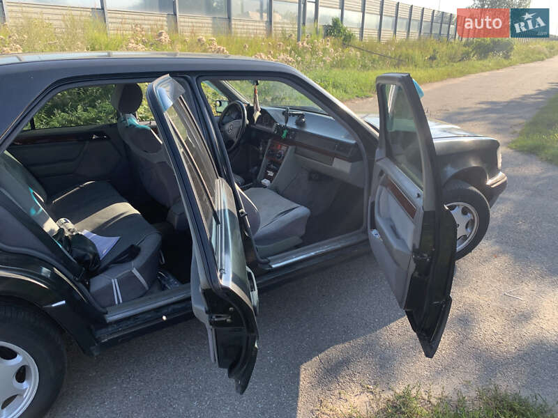 Седан Mercedes-Benz E-Class 1995 в Житомире