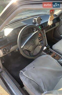 Седан Mercedes-Benz E-Class 1995 в 