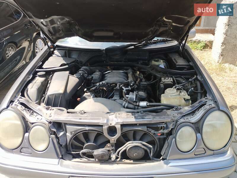 Седан Mercedes-Benz E-Class 1997 в Чернівцях