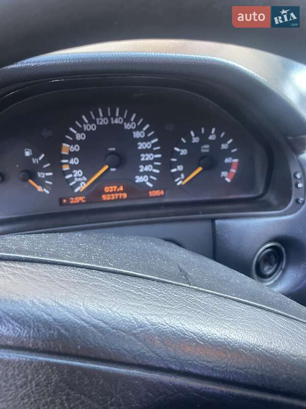 Седан Mercedes-Benz E-Class 1997 в Чернівцях