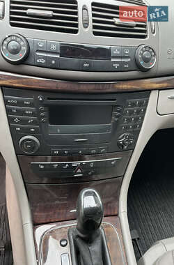 Седан Mercedes-Benz E-Class 2002 в  фото 12 Седан Mercedes-Benz E-Class 2002 в