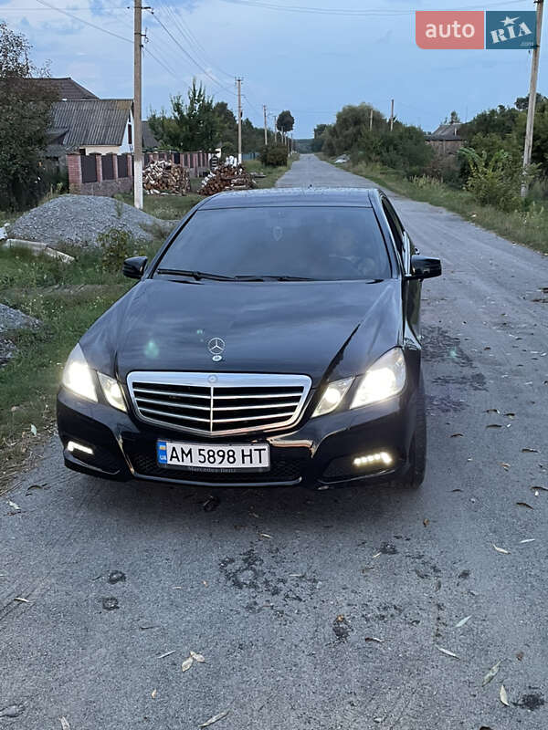 Седан Mercedes-Benz E-Class 2010 в Житомире
