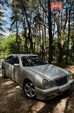Седан Mercedes-Benz E-Class 1999 в Вараше