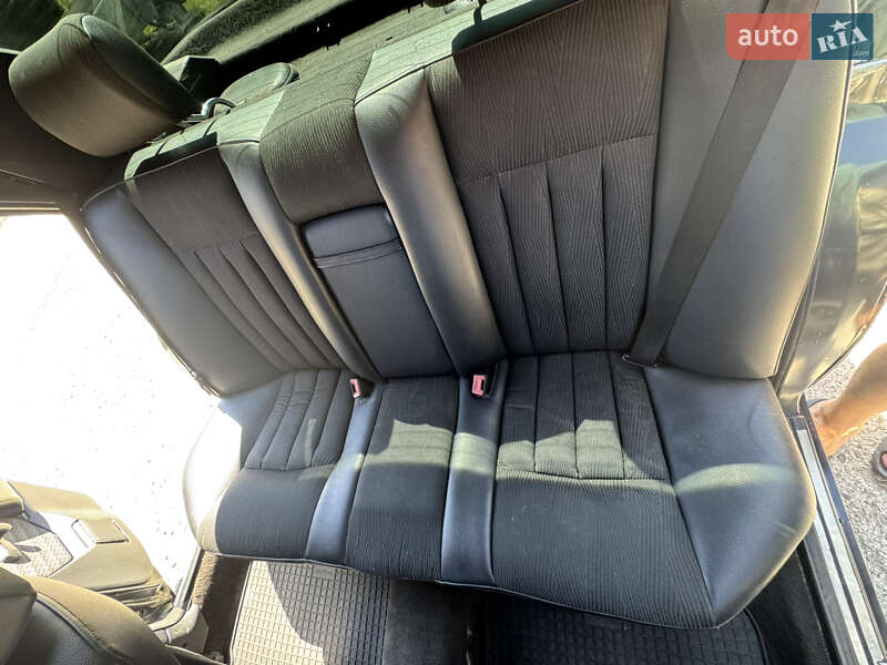 Седан Mercedes-Benz E-Class 1992 в Болехове