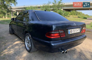 Седан Mercedes-Benz E-Class 2001 в Ладижині