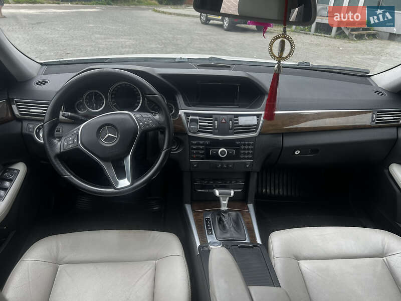 Седан Mercedes-Benz E-Class 2011 в Ровно
