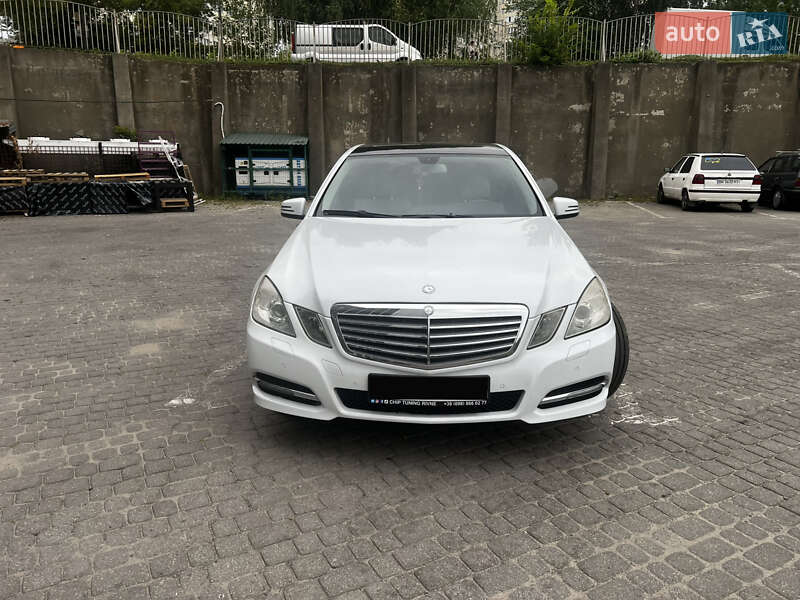 Седан Mercedes-Benz E-Class 2011 в 
