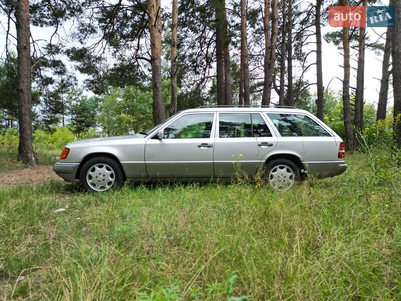 Mercedes-Benz E-Class 1992