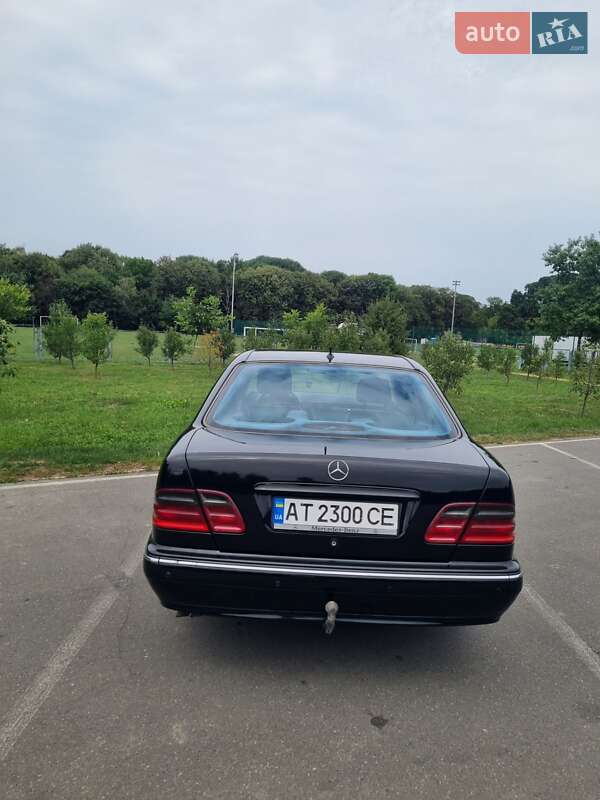 Седан Mercedes-Benz E-Class 2001 в Ивано-Франковске