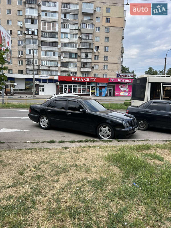 Седан Mercedes-Benz E-Class 2001 в Запоріжжі