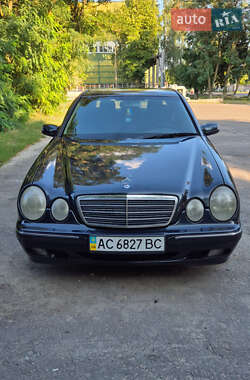 Седан Mercedes-Benz E-Class 2000 в Вараше