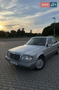 Седан Mercedes-Benz E-Class 1994 в Львове
