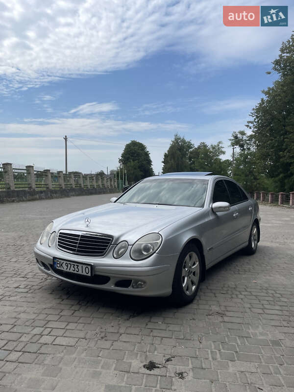 Седан Mercedes-Benz E-Class 2002 в Владимирце