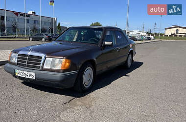 Седан Mercedes-Benz E-Class 1985 в Ужгороде