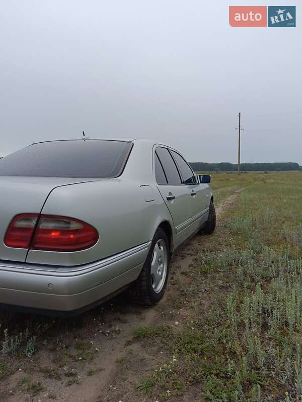 Седан Mercedes-Benz E-Class 1999 в Виннице