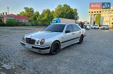 Седан Mercedes-Benz E-Class 1999 в  фото 10 Седан Mercedes-Benz E-Class 1999 в