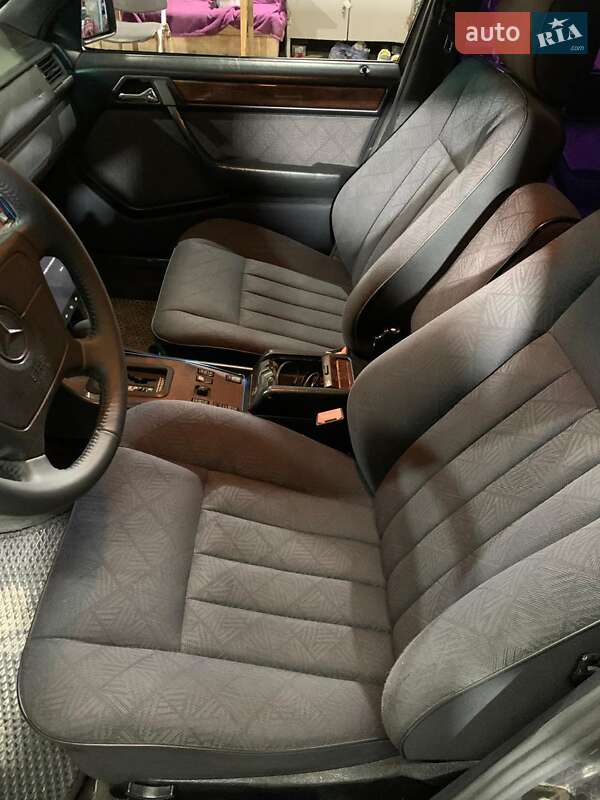 Седан Mercedes-Benz E-Class 1994 в Сумах
