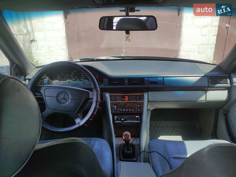 Седан Mercedes-Benz E-Class 1991 в Днепре
