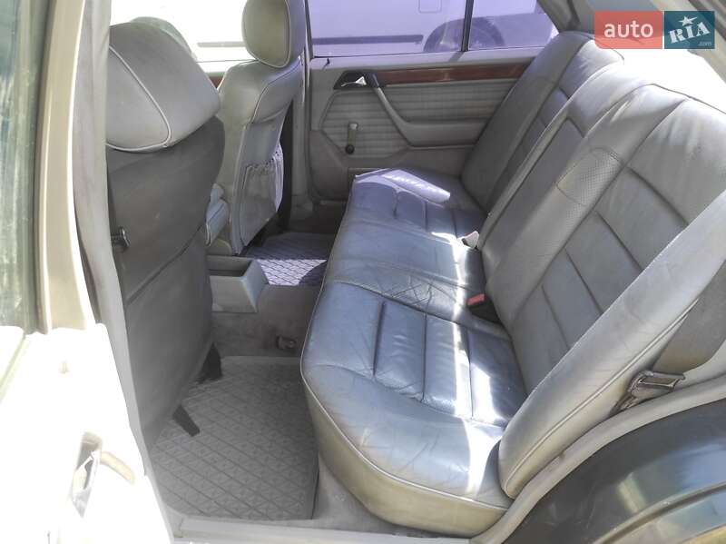 Седан Mercedes-Benz E-Class 1991 в Днепре