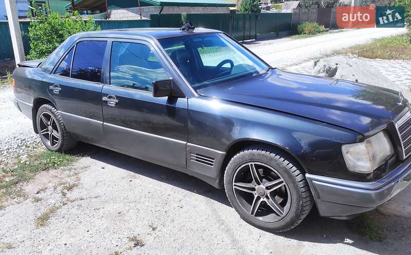 Седан Mercedes-Benz E-Class 1991 в Днепре