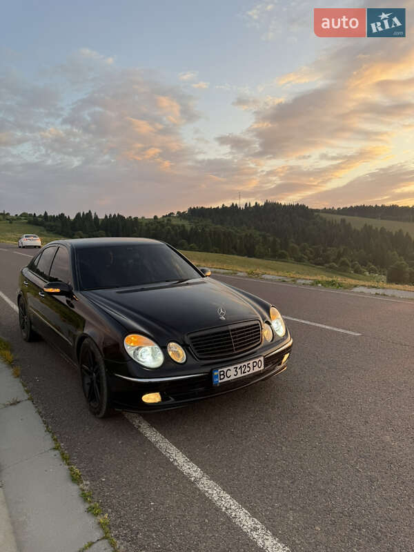 Седан Mercedes-Benz E-Class 2002 в Турке