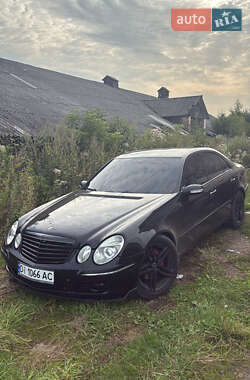 Седан Mercedes-Benz E-Class 2002 в Турке