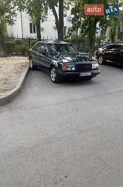 Седан Mercedes-Benz E-Class 1988 в 