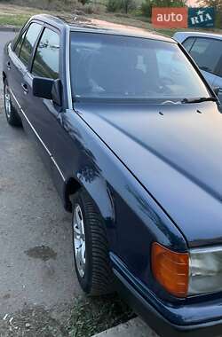 Седан Mercedes-Benz E-Class 1988 в 