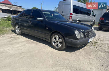 Седан Mercedes-Benz E-Class 1996 в Городенці
