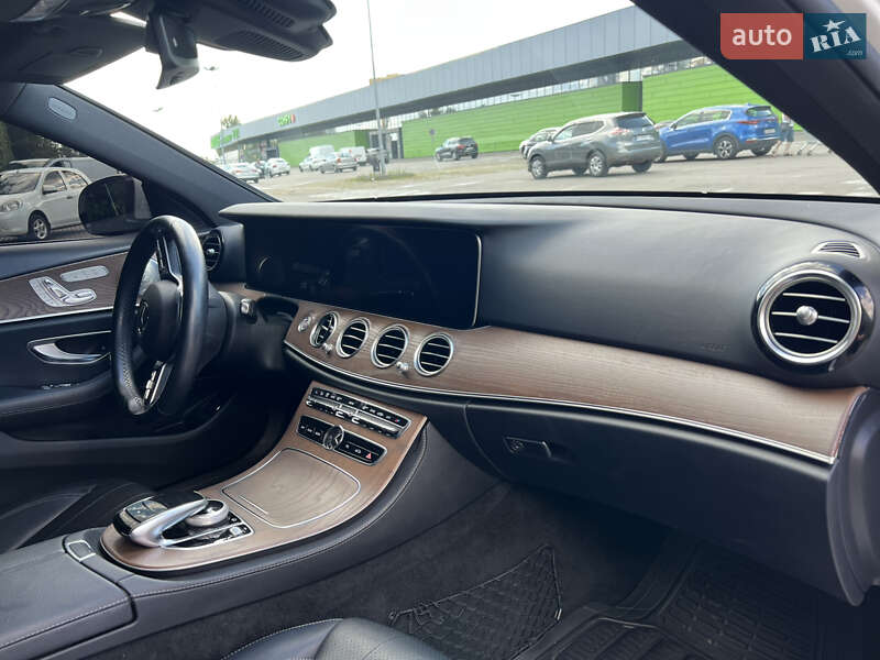 Седан Mercedes-Benz E-Class 2020 в Киеве