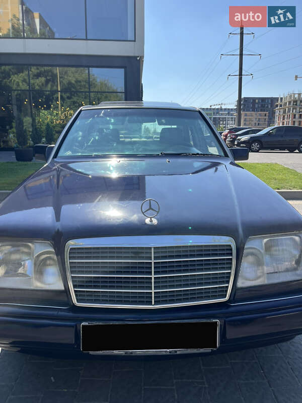 Седан Mercedes-Benz E-Class 1995 в Ужгороді