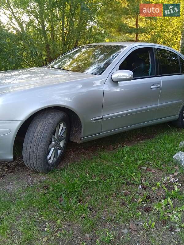 Седан Mercedes-Benz E-Class 2002 в Самборе