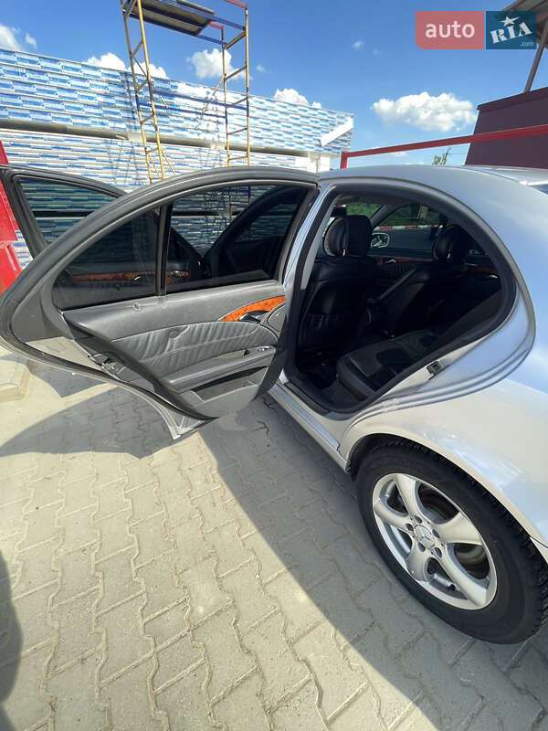Седан Mercedes-Benz E-Class 2003 в Черновцах