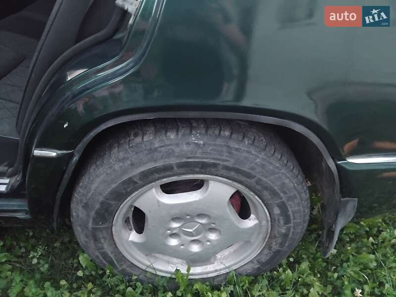 Седан Mercedes-Benz E-Class 1995 в Бориславі