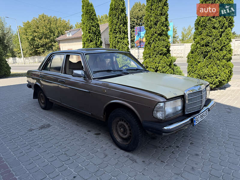 Седан Mercedes-Benz E-Class 1983 в Кременці