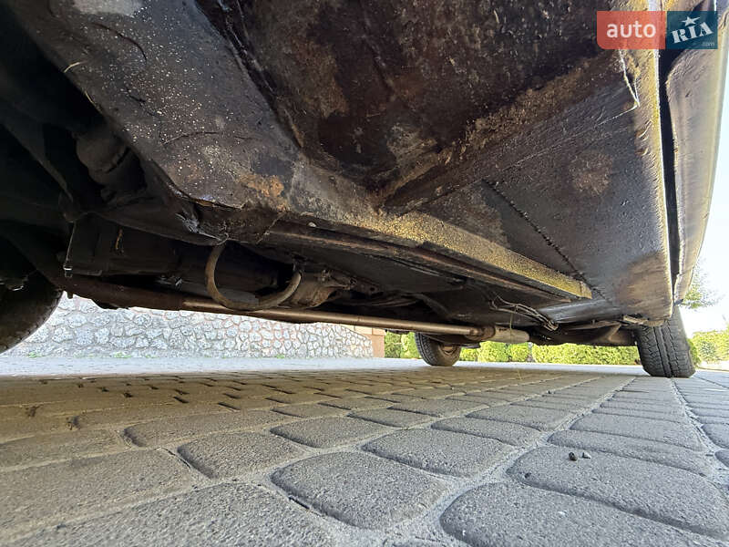 Седан Mercedes-Benz E-Class 1983 в Кременці