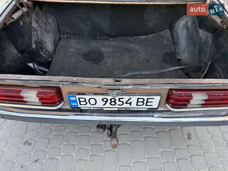 Седан Mercedes-Benz E-Class 1983 в Кременці