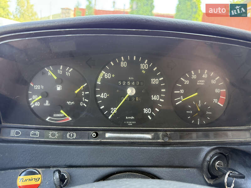 Седан Mercedes-Benz E-Class 1983 в Кременці