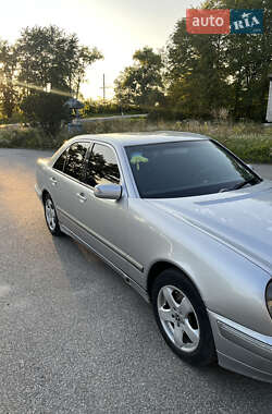 Седан Mercedes-Benz E-Class 2000 в 