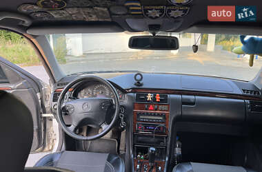 Седан Mercedes-Benz E-Class 2000 в 