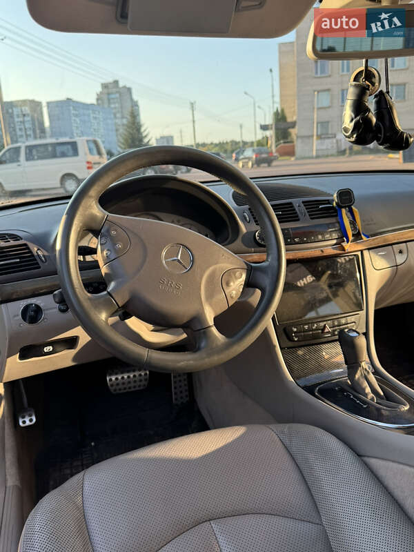 Седан Mercedes-Benz E-Class 2002 в Нетешине