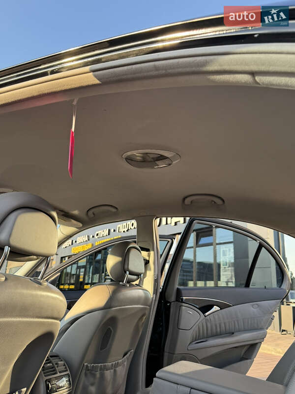 Седан Mercedes-Benz E-Class 2002 в Нетешине